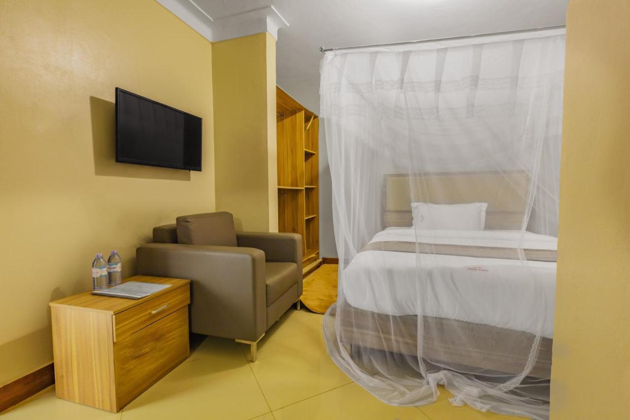 Santa Maria Hotel Энтеббе Экстерьер фото
