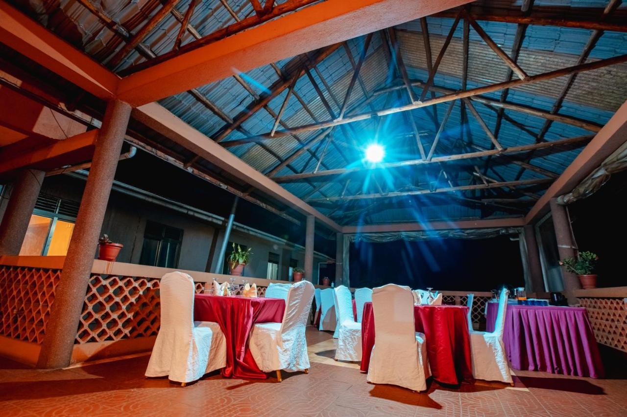Santa Maria Hotel Энтеббе Экстерьер фото