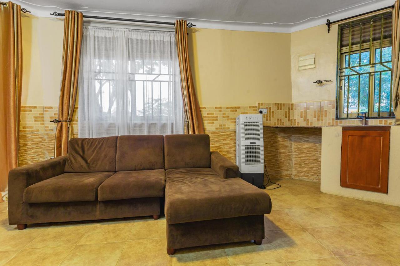 Santa Maria Hotel Энтеббе Экстерьер фото