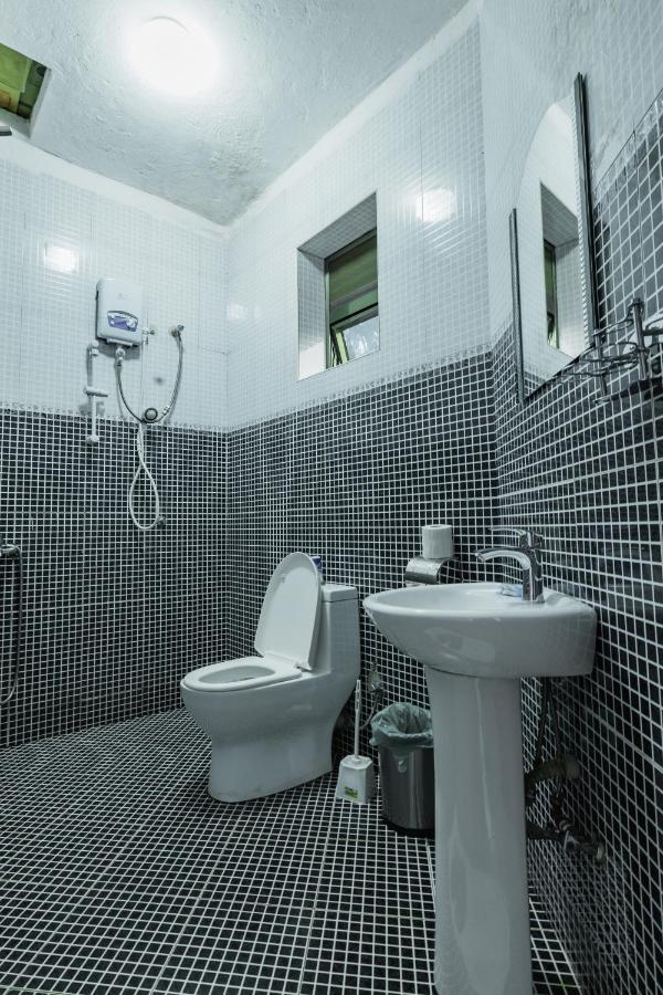 Santa Maria Hotel Энтеббе Экстерьер фото