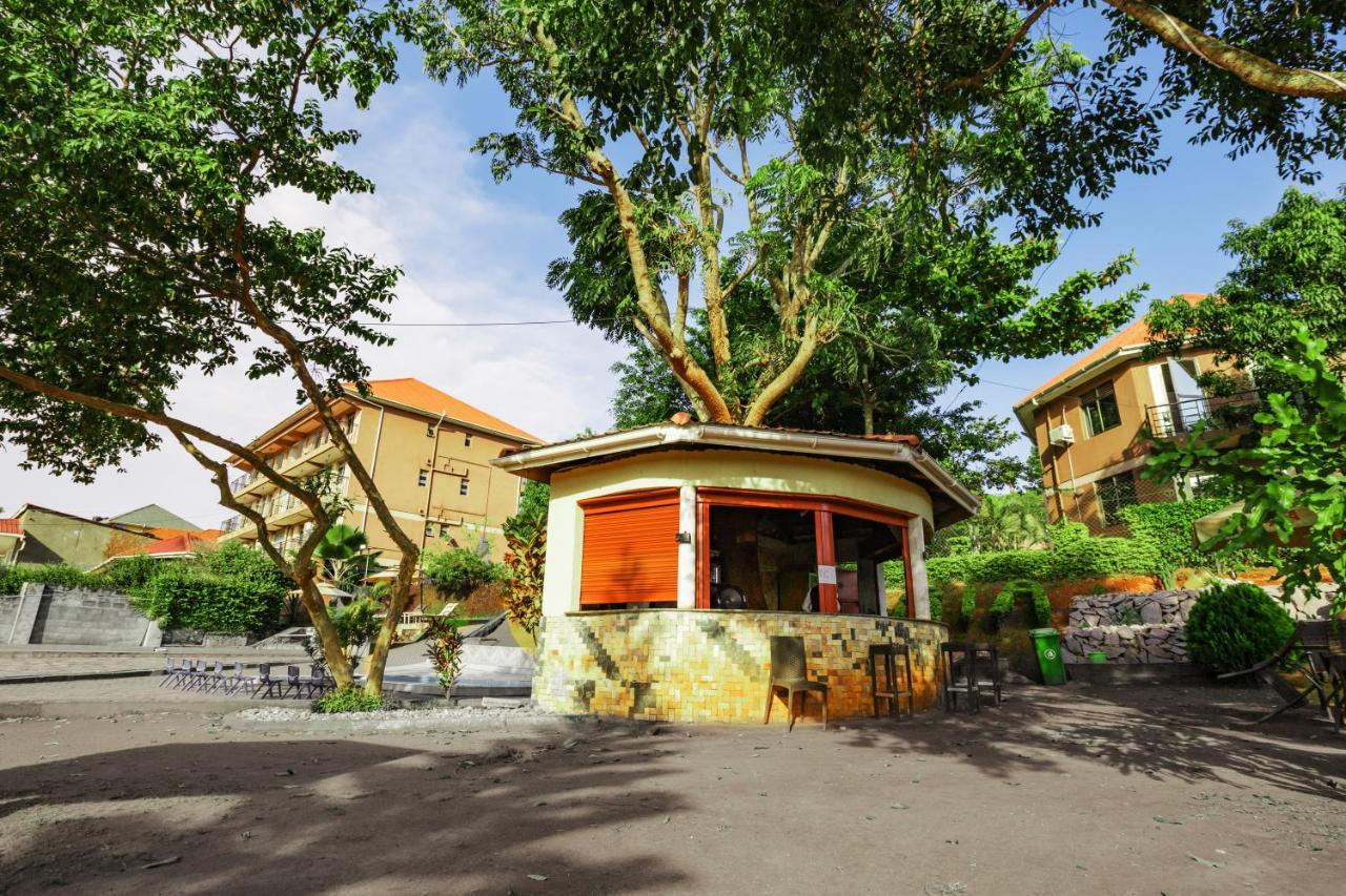 Santa Maria Hotel Энтеббе Экстерьер фото