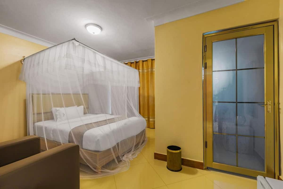 Santa Maria Hotel Энтеббе Экстерьер фото