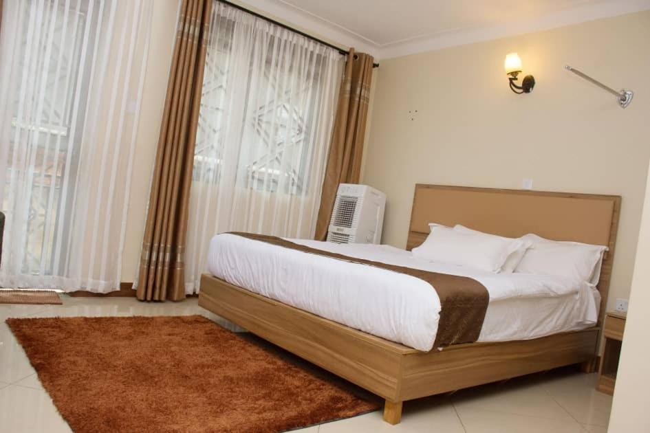 Santa Maria Hotel Энтеббе Экстерьер фото